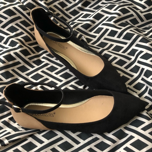 Shoe Dazzle Shoes - Shoedazzle Black & Tan Flats (Dorie)